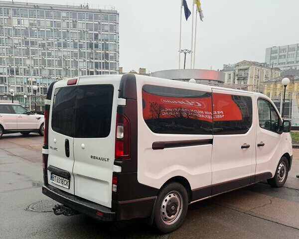 Белый Рено Трафик, объемом двигателя 1.6 л и пробегом 253 тыс. км за 13600 $, фото 5 на Automoto.ua