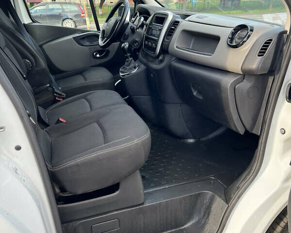 Рено Трафик 2017 в Дубно на Automoto.ua Белый Рено Трафик, объемом двигателя 1.6 л и пробегом 246 тыс. км за 11300 $, фото 7 на Automoto.ua