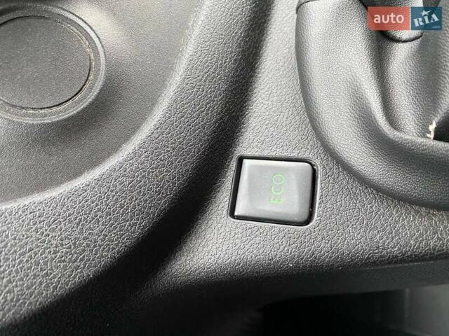 Білий Рено Трафік, об'ємом двигуна 1.6 л та пробігом 201 тис. км за 16000 $, фото 25 на Automoto.ua