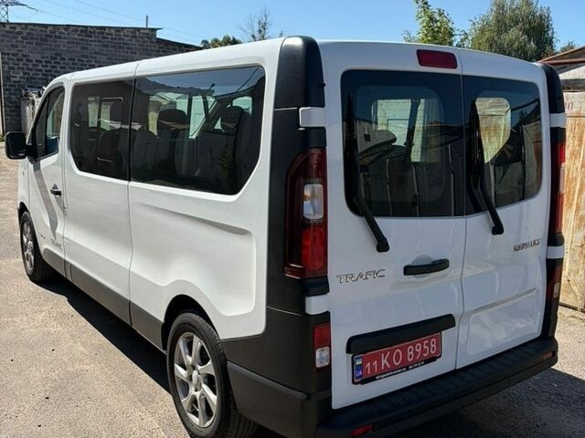 Белый Рено Трафик, объемом двигателя 1.6 л и пробегом 212 тыс. км за 17000 $, фото 2 на Automoto.ua
