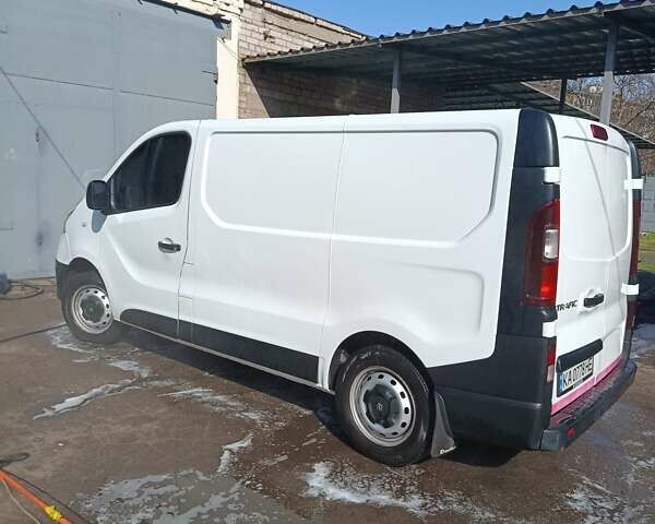 Белый Рено Трафик, объемом двигателя 1.6 л и пробегом 300 тыс. км за 9000 $, фото 12 на Automoto.ua