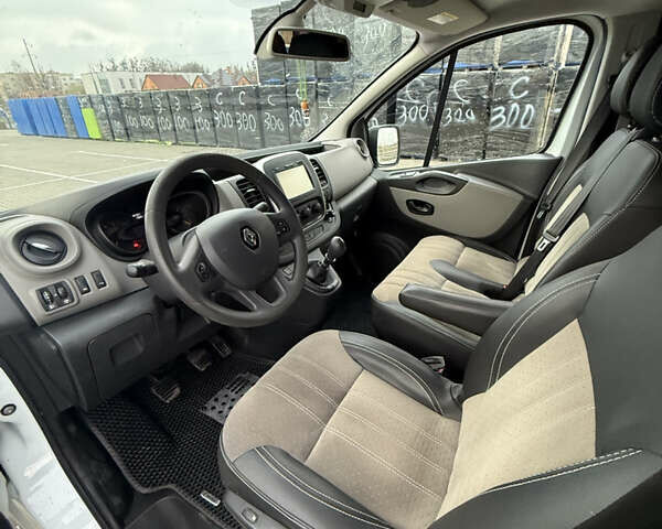 Білий Рено Трафік, об'ємом двигуна 1.6 л та пробігом 185 тис. км за 17500 $, фото 9 на Automoto.ua