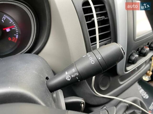 Білий Рено Трафік, об'ємом двигуна 1.6 л та пробігом 201 тис. км за 16000 $, фото 19 на Automoto.ua