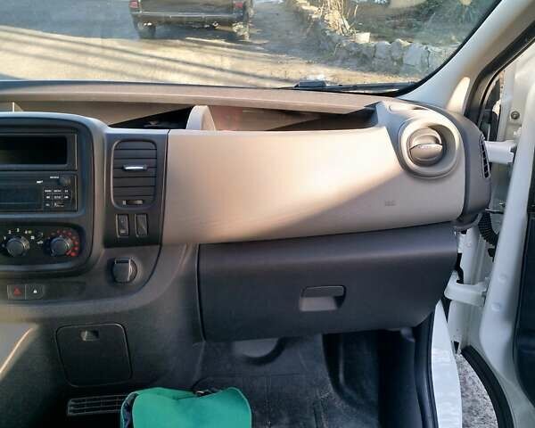 Белый Рено Трафик, объемом двигателя 1.6 л и пробегом 117 тыс. км за 18750 $, фото 15 на Automoto.ua