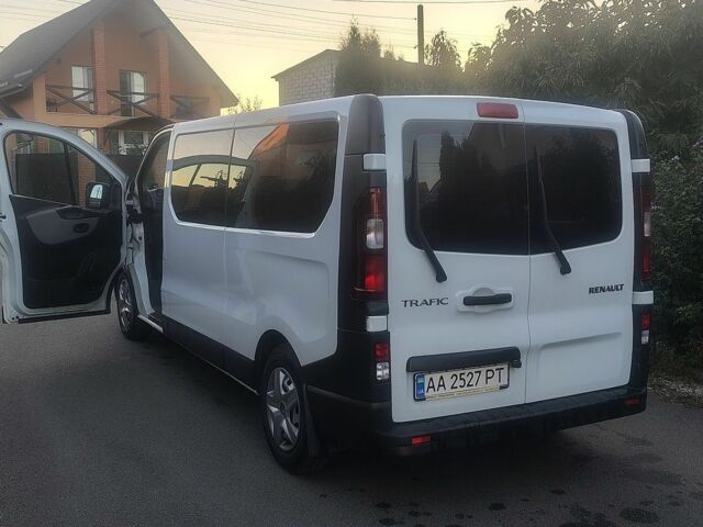 Білий Рено Трафік, об'ємом двигуна 1.6 л та пробігом 326 тис. км за 15500 $, фото 4 на Automoto.ua