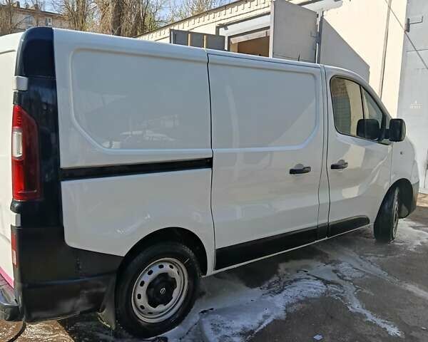 Белый Рено Трафик, объемом двигателя 1.6 л и пробегом 300 тыс. км за 9000 $, фото 13 на Automoto.ua