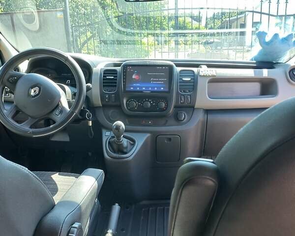 Белый Рено Трафик, объемом двигателя 1.6 л и пробегом 160 тыс. км за 17350 $, фото 2 на Automoto.ua