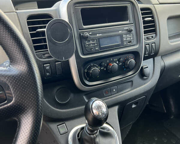 Рено Трафик 2017 в Дубно на Automoto.ua Белый Рено Трафик, объемом двигателя 1.6 л и пробегом 246 тыс. км за 11300 $, фото 10 на Automoto.ua