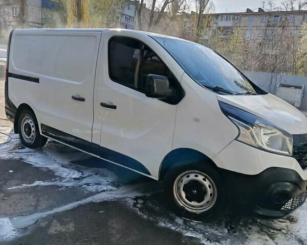 Белый Рено Трафик, объемом двигателя 1.6 л и пробегом 300 тыс. км за 9000 $, фото 16 на Automoto.ua