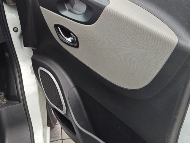 Белый Рено Трафик, объемом двигателя 1.6 л и пробегом 238 тыс. км за 9500 $, фото 21 на Automoto.ua