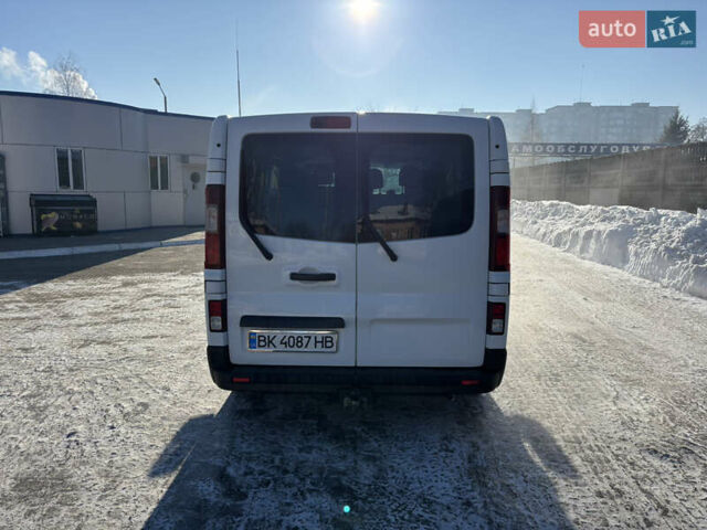 Белый Рено Трафик, объемом двигателя 1.6 л и пробегом 223 тыс. км за 15000 $, фото 5 на Automoto.ua