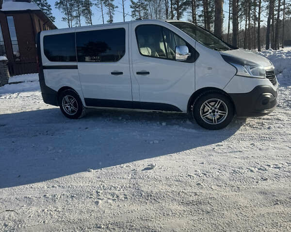 Білий Рено Трафік, об'ємом двигуна 1.6 л та пробігом 257 тис. км за 15800 $, фото 1 на Automoto.ua