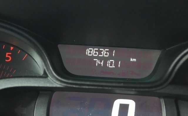 Белый Рено Трафик, объемом двигателя 1.6 л и пробегом 186 тыс. км за 11200 $, фото 10 на Automoto.ua