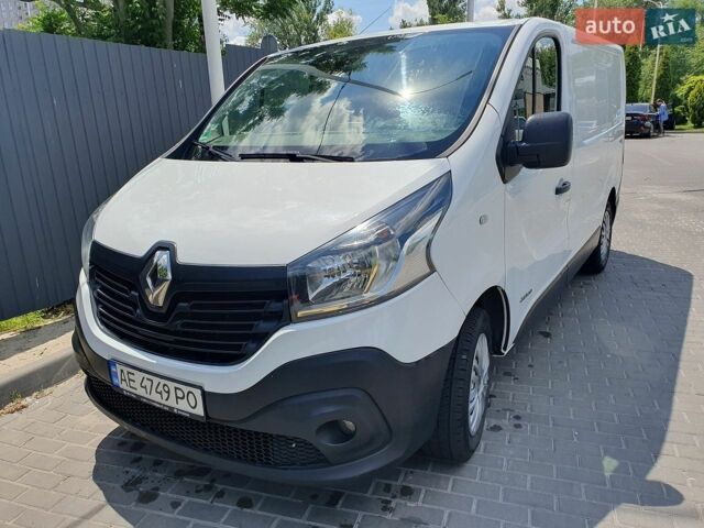 Белый Рено Трафик, объемом двигателя 1.6 л и пробегом 253 тыс. км за 14000 $, фото 1 на Automoto.ua