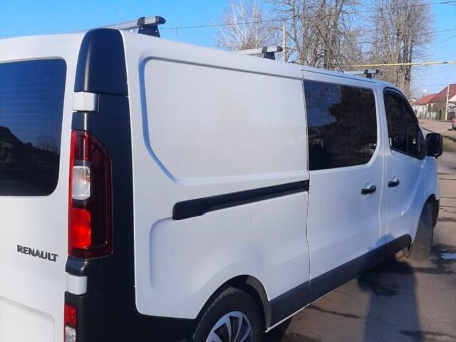 Белый Рено Трафик, объемом двигателя 1.6 л и пробегом 135 тыс. км за 13000 $, фото 1 на Automoto.ua