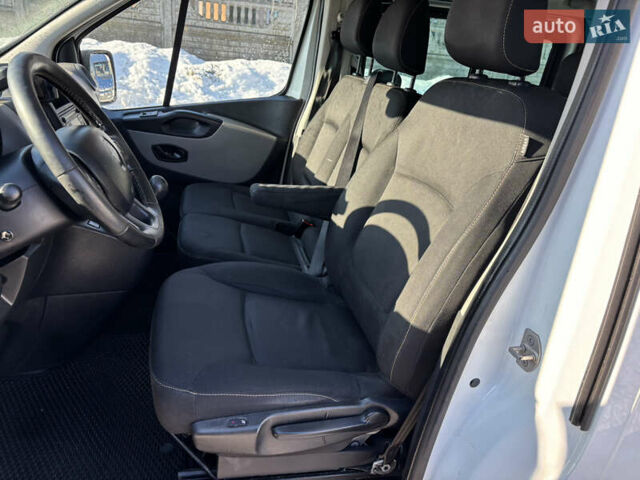 Белый Рено Трафик, объемом двигателя 1.6 л и пробегом 223 тыс. км за 15000 $, фото 18 на Automoto.ua