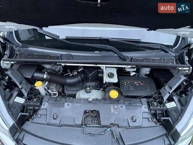 Белый Рено Трафик, объемом двигателя 1.6 л и пробегом 182 тыс. км за 13950 $, фото 16 на Automoto.ua