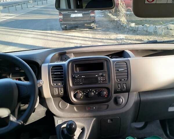 Белый Рено Трафик, объемом двигателя 1.6 л и пробегом 117 тыс. км за 18750 $, фото 16 на Automoto.ua