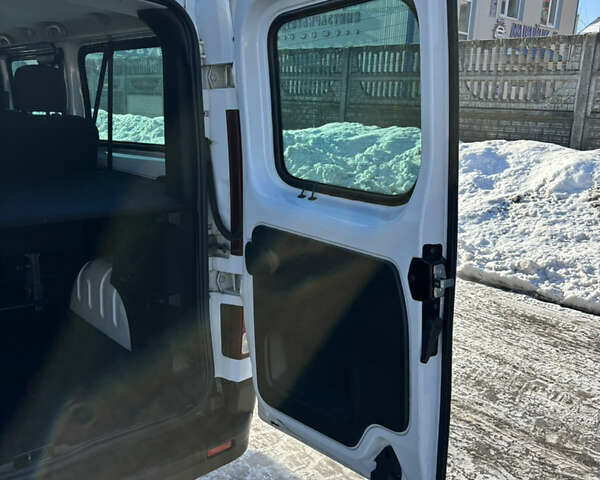 Белый Рено Трафик, объемом двигателя 1.6 л и пробегом 223 тыс. км за 15000 $, фото 13 на Automoto.ua