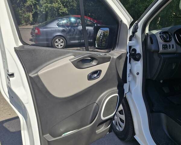 Білий Рено Трафік, об'ємом двигуна 1.6 л та пробігом 302 тис. км за 15500 $, фото 9 на Automoto.ua