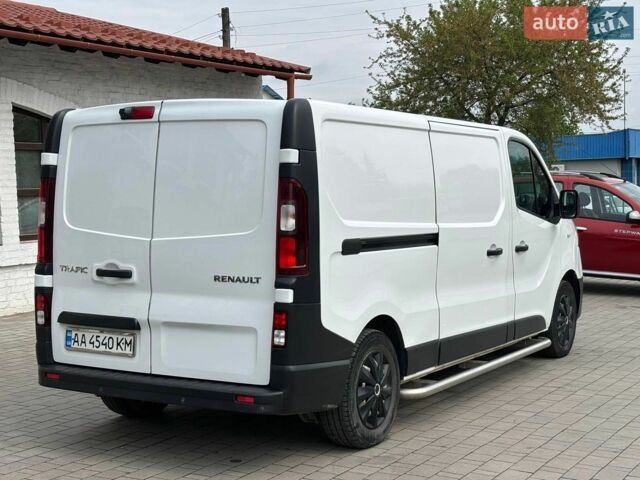Белый Рено Трафик, объемом двигателя 1.6 л и пробегом 247 тыс. км за 12499 $, фото 56 на Automoto.ua