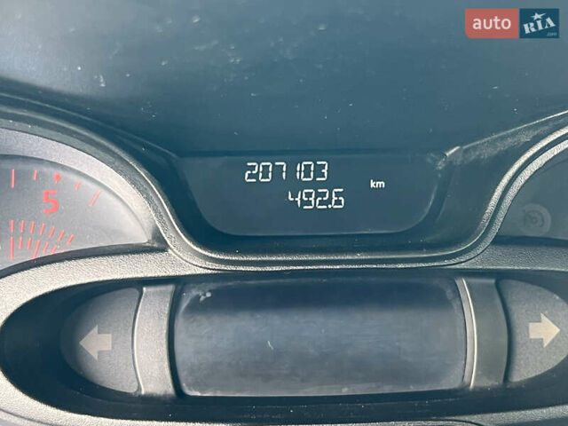 Білий Рено Трафік, об'ємом двигуна 1.6 л та пробігом 207 тис. км за 16999 $, фото 39 на Automoto.ua