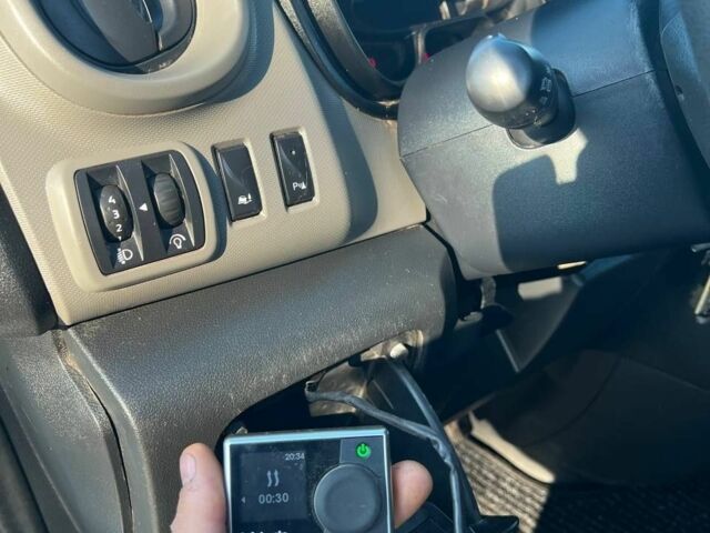 Білий Рено Трафік, об'ємом двигуна 1.6 л та пробігом 290 тис. км за 13500 $, фото 11 на Automoto.ua