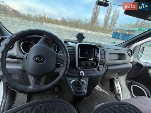 Белый Рено Трафик, объемом двигателя 1.6 л и пробегом 222 тыс. км за 16500 $, фото 6 на Automoto.ua