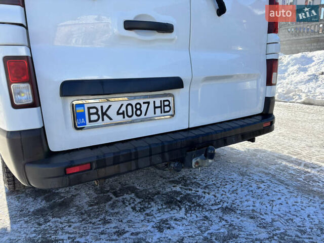 Белый Рено Трафик, объемом двигателя 1.6 л и пробегом 223 тыс. км за 15000 $, фото 7 на Automoto.ua