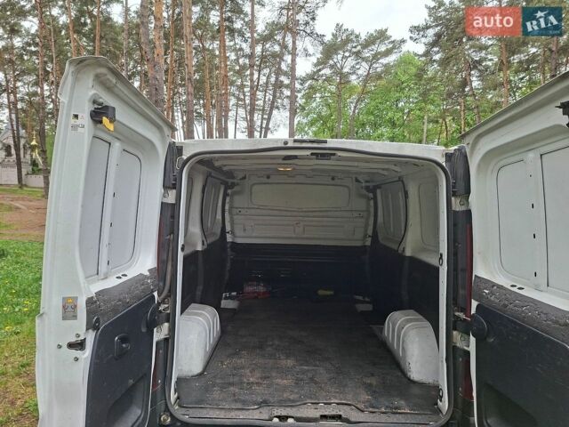 Белый Рено Трафик, объемом двигателя 1.6 л и пробегом 230 тыс. км за 14600 $, фото 4 на Automoto.ua