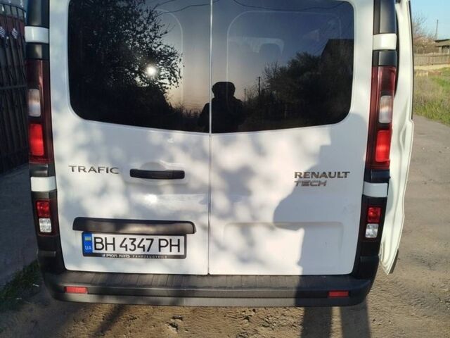 Білий Рено Трафік, об'ємом двигуна 1.6 л та пробігом 229 тис. км за 15000 $, фото 2 на Automoto.ua