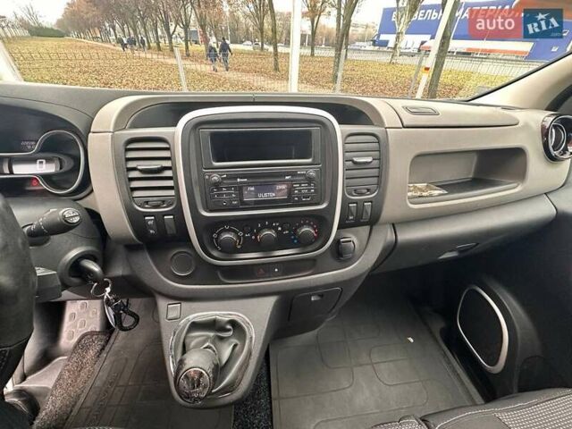 Белый Рено Трафик, объемом двигателя 1.6 л и пробегом 228 тыс. км за 16800 $, фото 12 на Automoto.ua