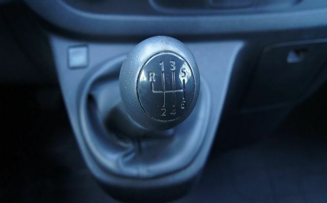 Белый Рено Трафик, объемом двигателя 1.6 л и пробегом 186 тыс. км за 11200 $, фото 12 на Automoto.ua