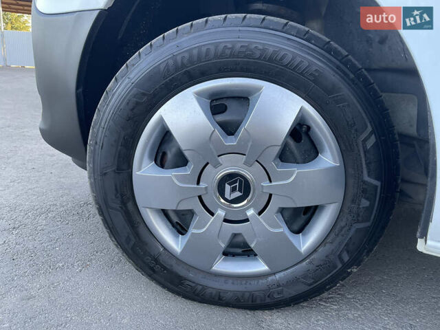 Білий Рено Трафік, об'ємом двигуна 1.6 л та пробігом 142 тис. км за 12900 $, фото 15 на Automoto.ua