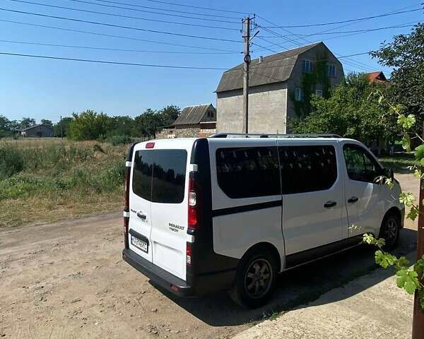 Белый Рено Трафик, объемом двигателя 1.6 л и пробегом 220 тыс. км за 15600 $, фото 2 на Automoto.ua