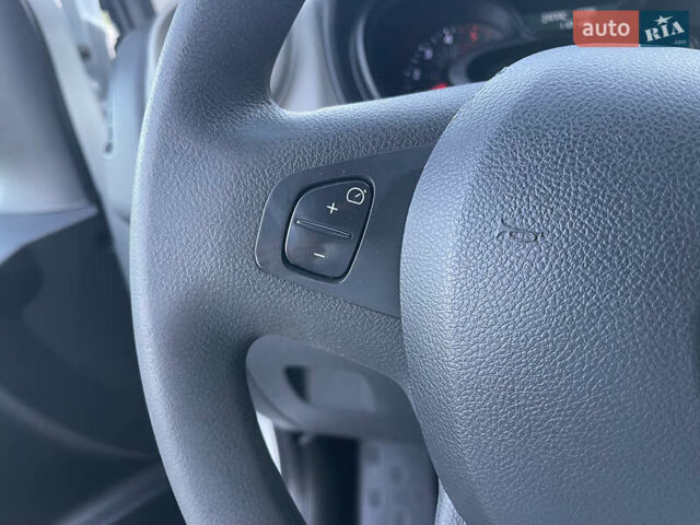 Білий Рено Трафік, об'ємом двигуна 1.6 л та пробігом 142 тис. км за 12900 $, фото 45 на Automoto.ua