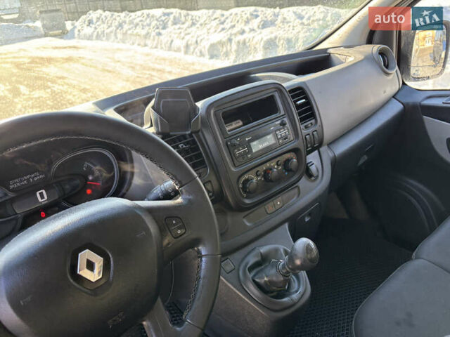 Белый Рено Трафик, объемом двигателя 1.6 л и пробегом 223 тыс. км за 15000 $, фото 20 на Automoto.ua