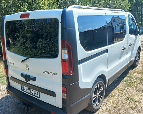 Белый Рено Трафик, объемом двигателя 1.6 л и пробегом 160 тыс. км за 17350 $, фото 7 на Automoto.ua