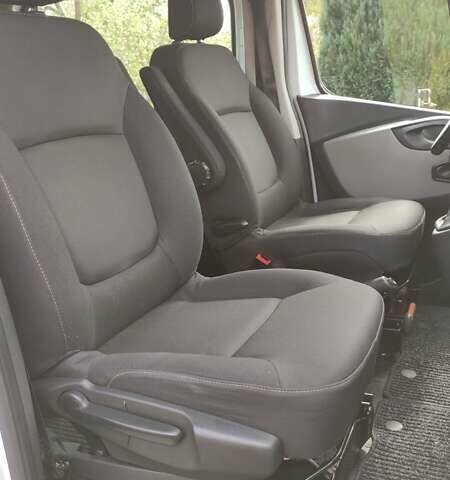 Білий Рено Трафік, об'ємом двигуна 1.6 л та пробігом 305 тис. км за 17200 $, фото 9 на Automoto.ua