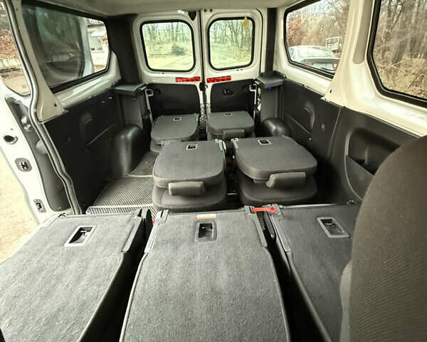 Белый Рено Трафик, объемом двигателя 1.6 л и пробегом 253 тыс. км за 13600 $, фото 18 на Automoto.ua