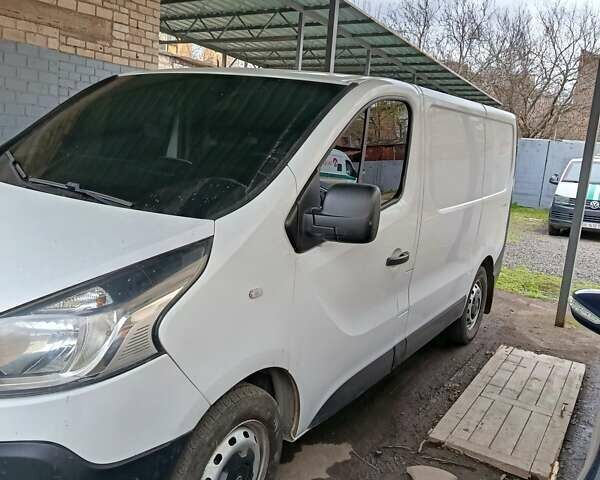 Белый Рено Трафик, объемом двигателя 1.6 л и пробегом 300 тыс. км за 9000 $, фото 22 на Automoto.ua