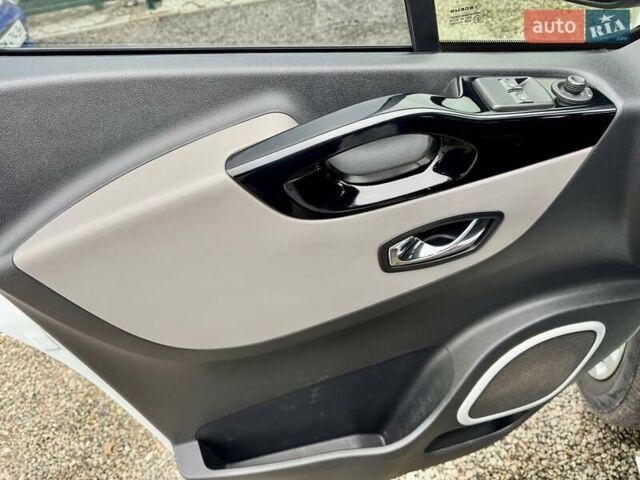 Білий Рено Трафік, об'ємом двигуна 1.6 л та пробігом 276 тис. км за 13499 $, фото 20 на Automoto.ua