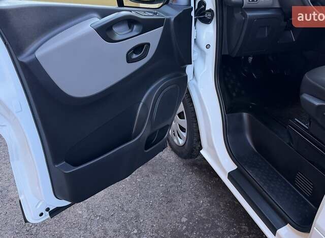 Белый Рено Трафик, объемом двигателя 1.6 л и пробегом 274 тыс. км за 18950 $, фото 63 на Automoto.ua