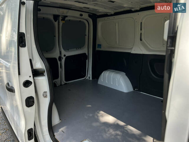 Белый Рено Трафик, объемом двигателя 1.6 л и пробегом 137 тыс. км за 15500 $, фото 8 на Automoto.ua