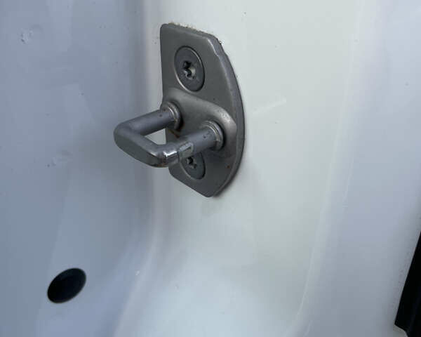 Белый Рено Трафик, объемом двигателя 1.6 л и пробегом 225 тыс. км за 15800 $, фото 53 на Automoto.ua