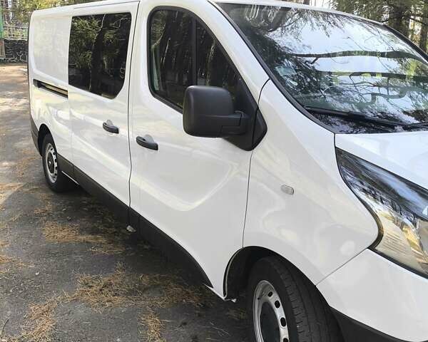 Белый Рено Трафик, объемом двигателя 1.6 л и пробегом 183 тыс. км за 16999 $, фото 4 на Automoto.ua