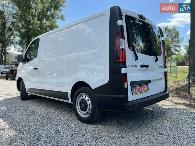 Белый Рено Трафик, объемом двигателя 1.6 л и пробегом 137 тыс. км за 15500 $, фото 1 на Automoto.ua