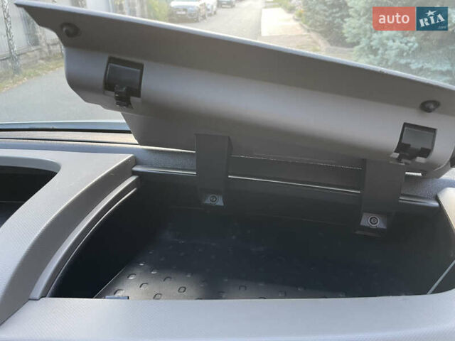 Белый Рено Трафик, объемом двигателя 1.6 л и пробегом 225 тыс. км за 15800 $, фото 36 на Automoto.ua