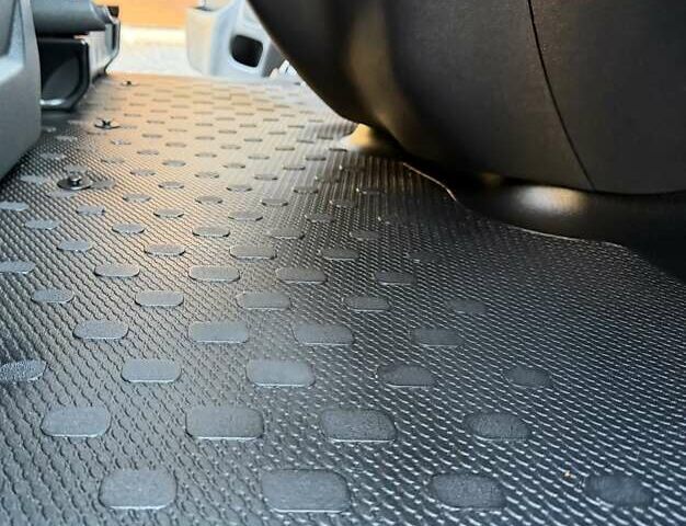 Белый Рено Трафик, объемом двигателя 1.6 л и пробегом 274 тыс. км за 18950 $, фото 91 на Automoto.ua