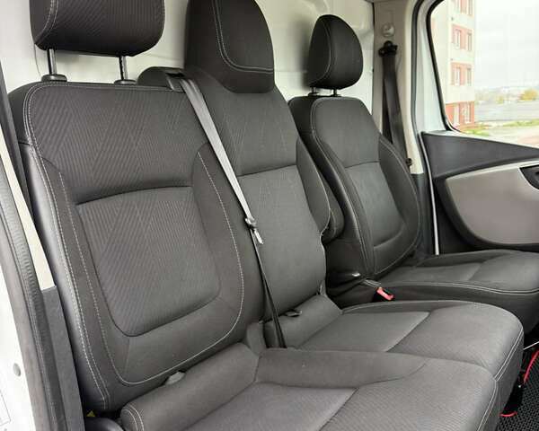 Белый Рено Трафик, объемом двигателя 1.6 л и пробегом 174 тыс. км за 14900 $, фото 23 на Automoto.ua